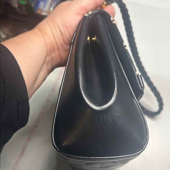 Louis Vuitton - Picture 5 of 8